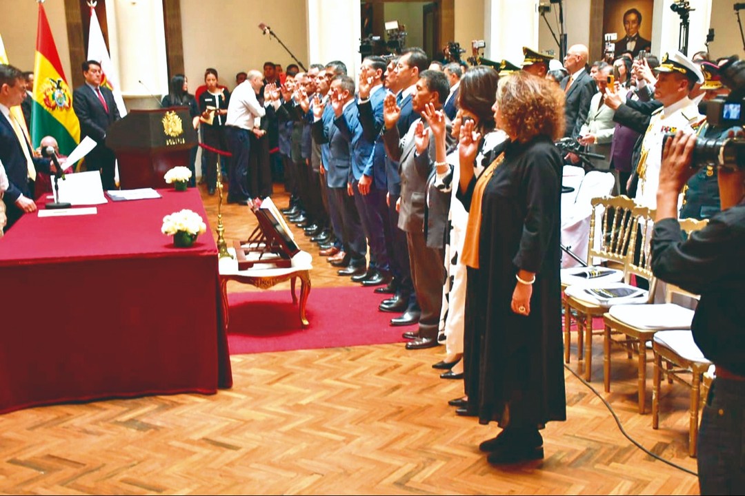 Paz opta por un gabinete técnico para afrontar la...